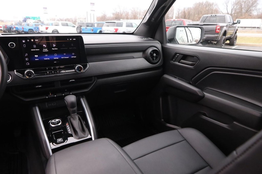 Chevrolet Colorado Vehicle Full-screen Gallery Image 25