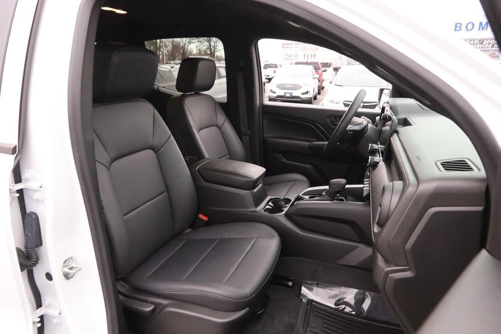 Chevrolet Colorado Vehicle Full-screen Gallery Image 26