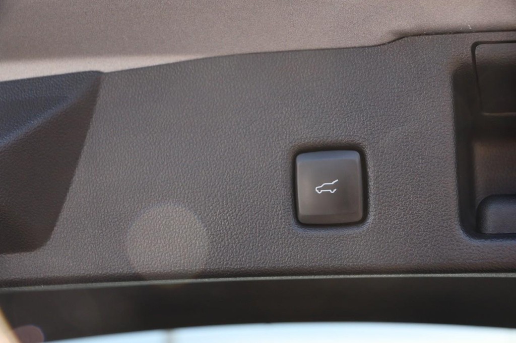 Ford Escape Vehicle Full-screen Gallery Image 8