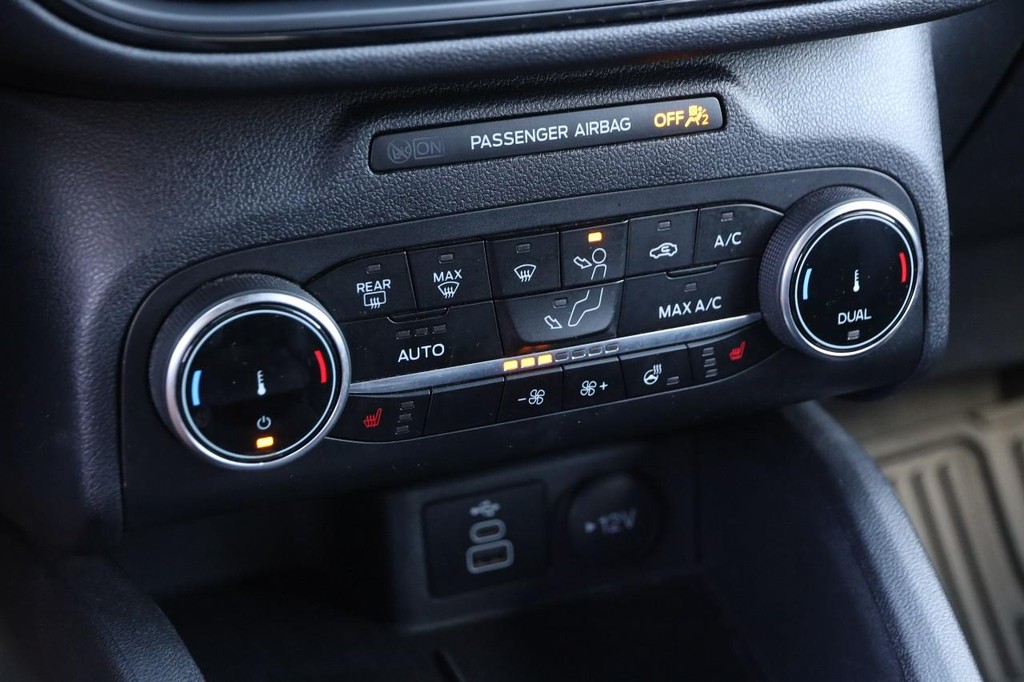 Ford Escape Vehicle Full-screen Gallery Image 18