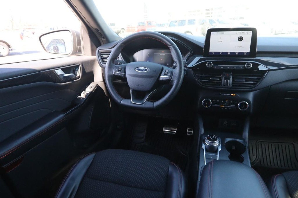 Ford Escape Vehicle Full-screen Gallery Image 22