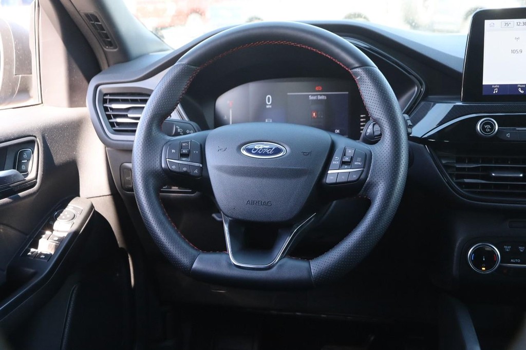 Ford Escape Vehicle Full-screen Gallery Image 23