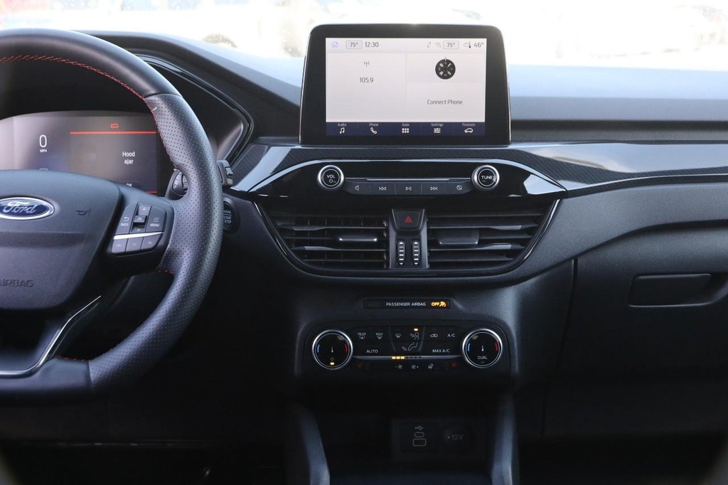 Ford Escape Vehicle Full-screen Gallery Image 24