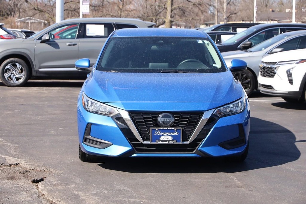 Nissan Sentra Vehicle Full-screen Gallery Image 3