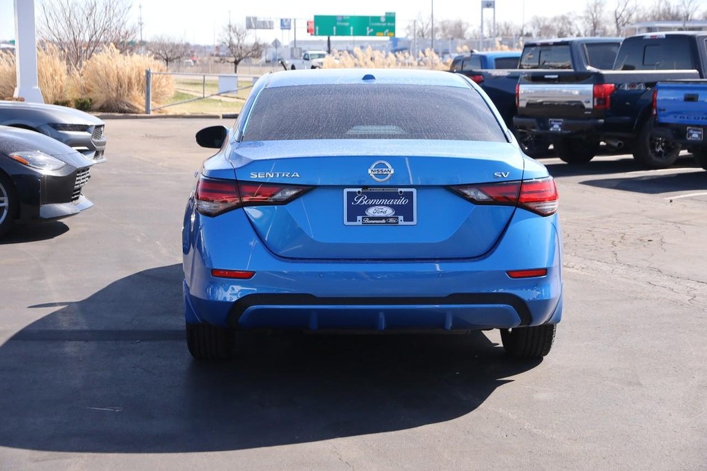 Nissan Sentra Vehicle Full-screen Gallery Image 5