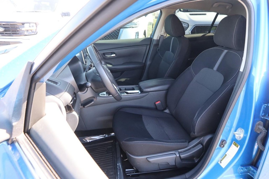 Nissan Sentra Vehicle Full-screen Gallery Image 7