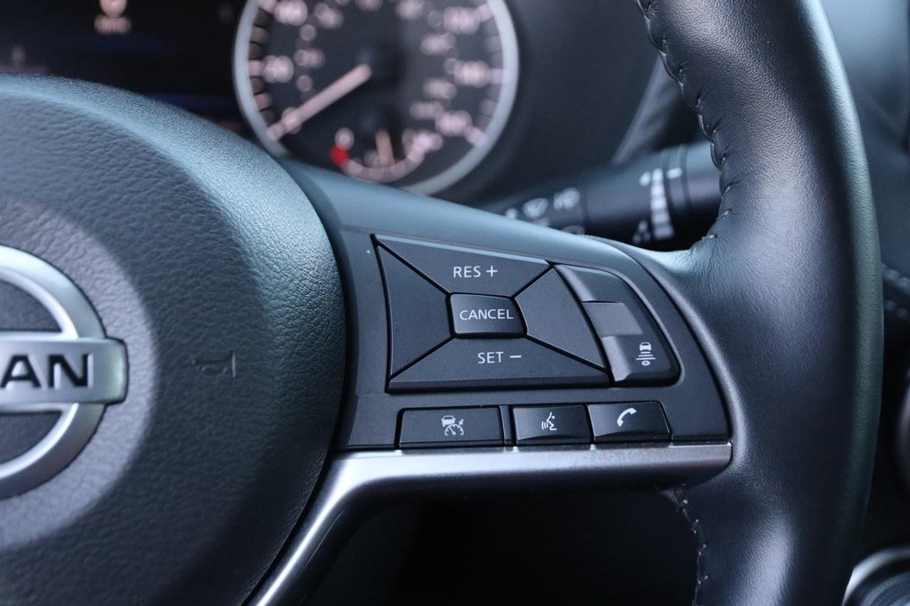 Nissan Sentra Vehicle Full-screen Gallery Image 11