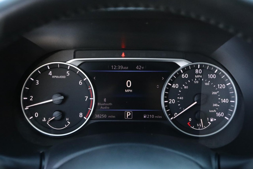 Nissan Sentra Vehicle Full-screen Gallery Image 12