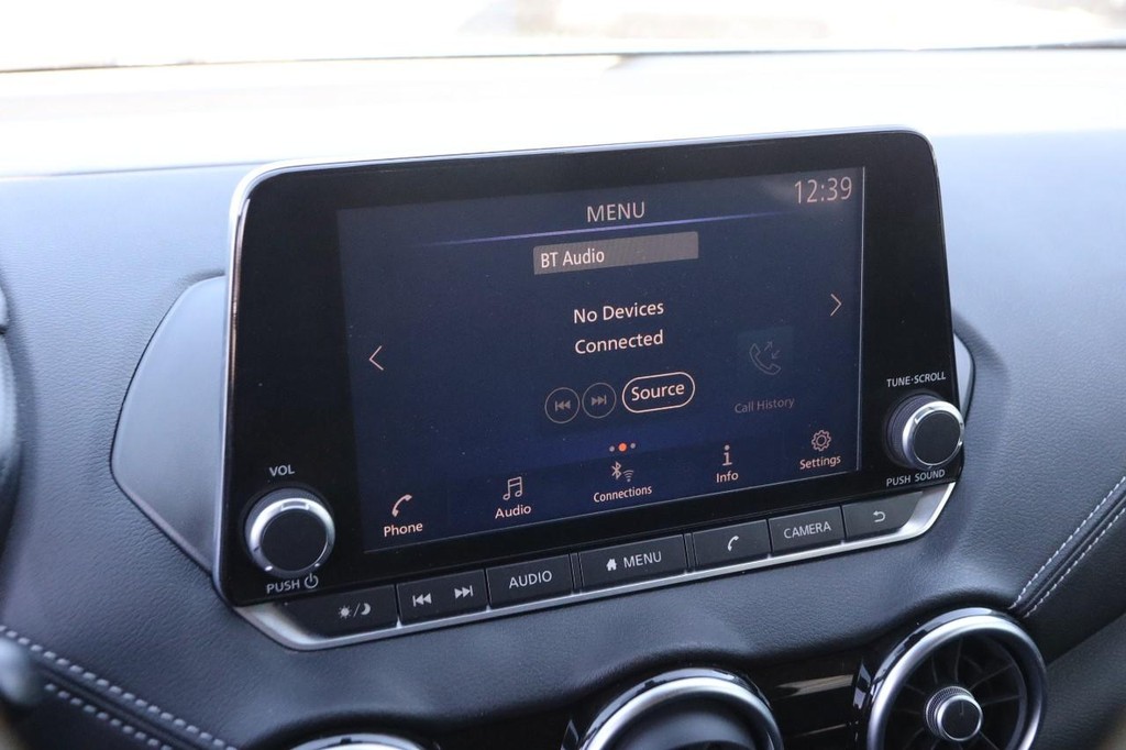 Nissan Sentra Vehicle Full-screen Gallery Image 13