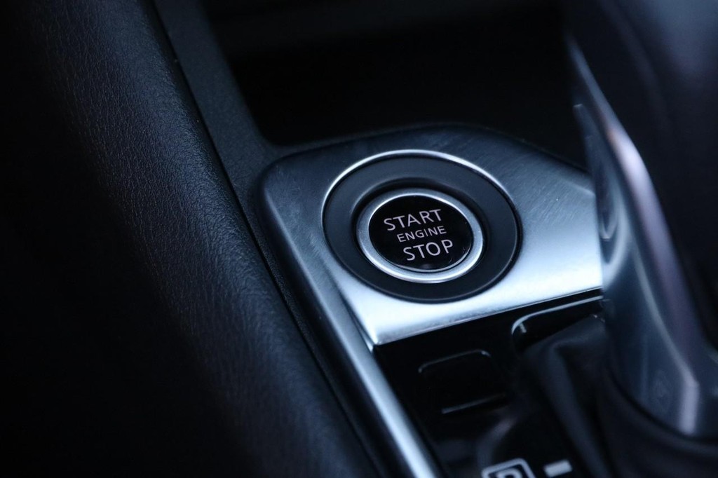 Nissan Sentra Vehicle Full-screen Gallery Image 16