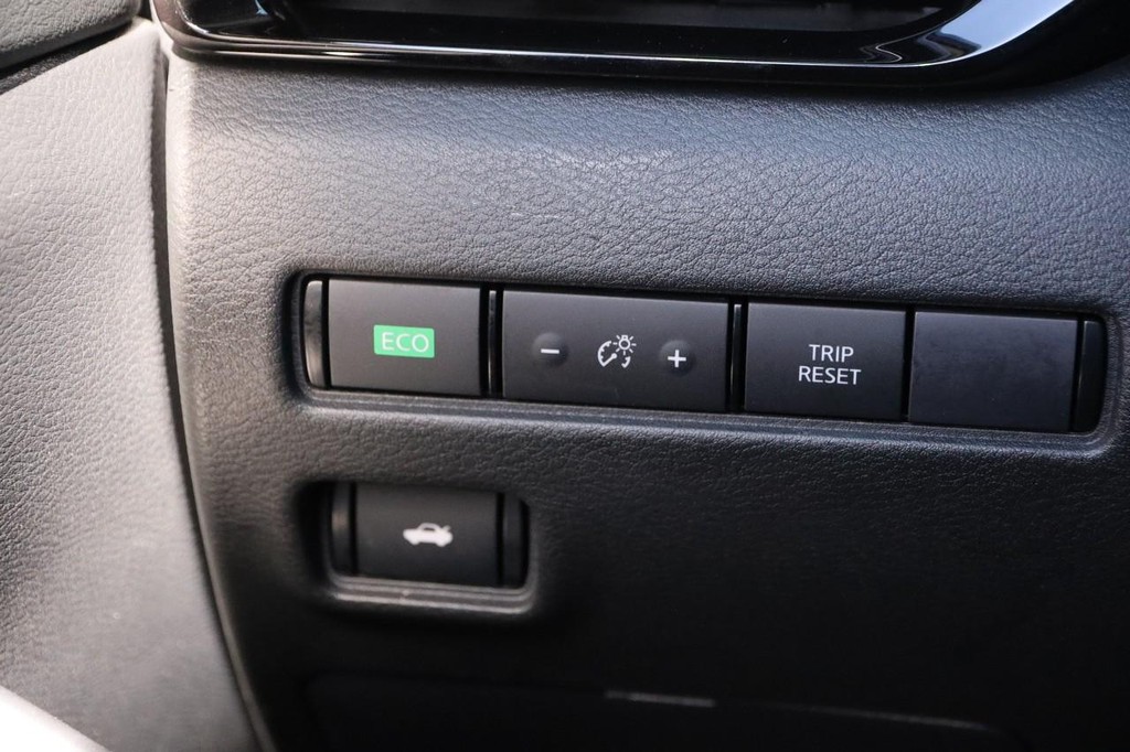 Nissan Sentra Vehicle Full-screen Gallery Image 17