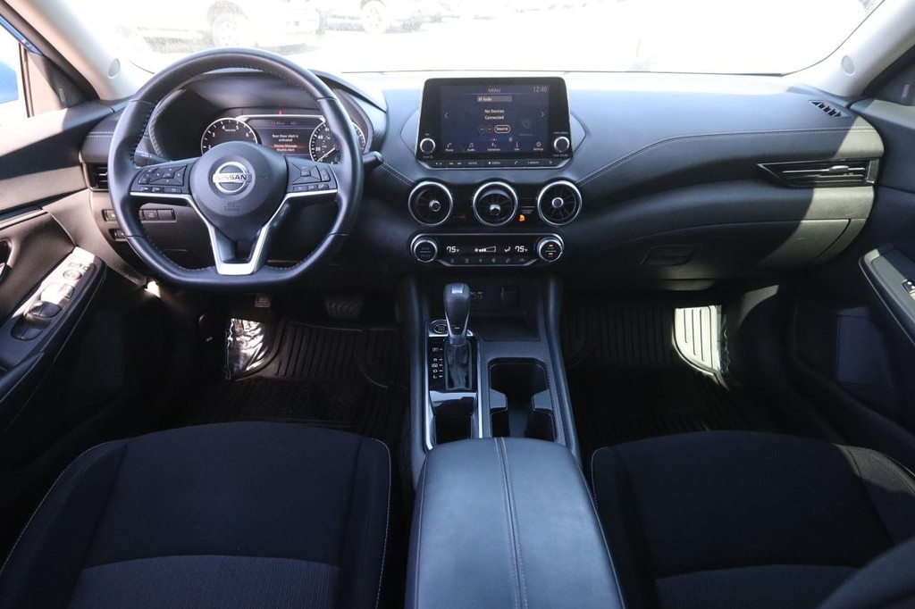 Nissan Sentra Vehicle Full-screen Gallery Image 18