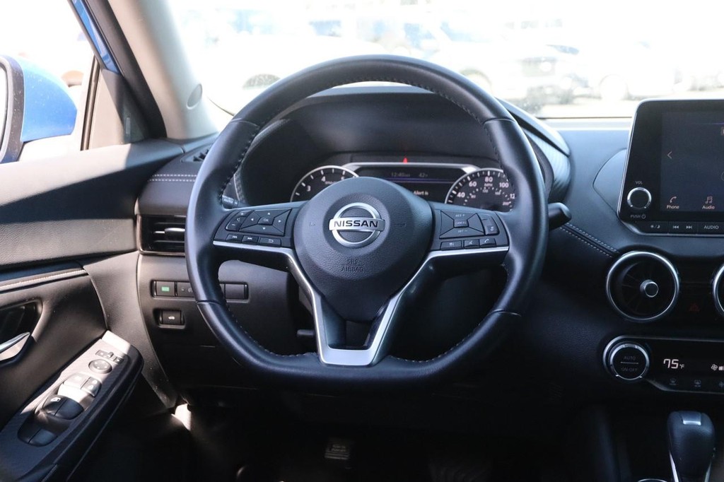 Nissan Sentra Vehicle Full-screen Gallery Image 20