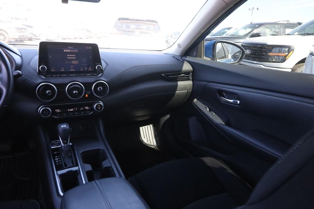 Nissan Sentra Vehicle Full-screen Gallery Image 22