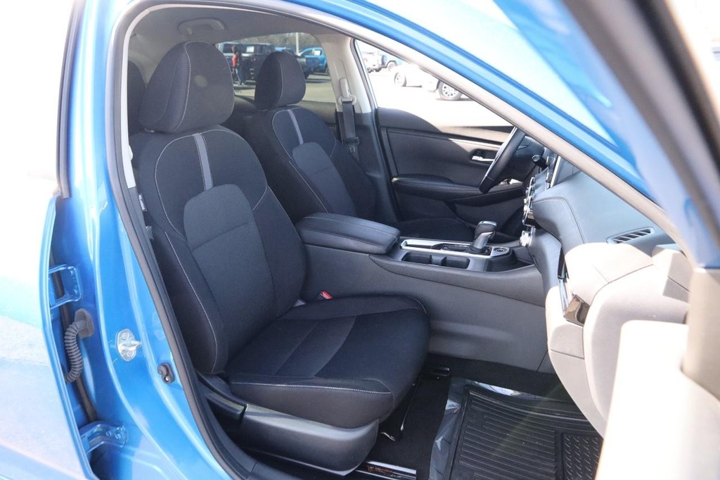 Nissan Sentra Vehicle Full-screen Gallery Image 23