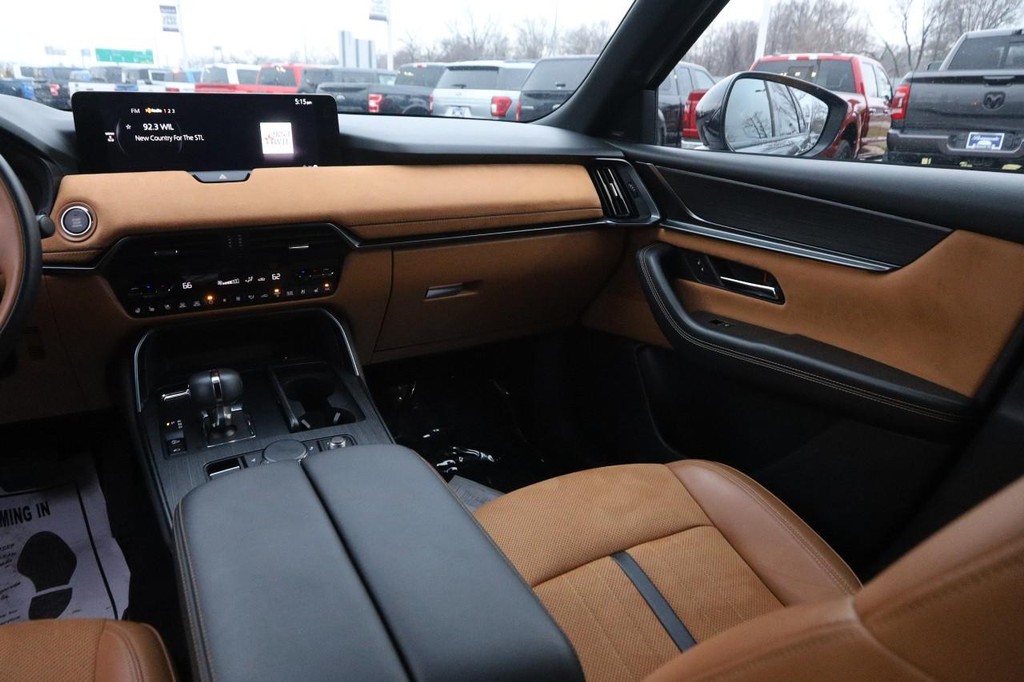 Mazda CX-90 Vehicle Image 28