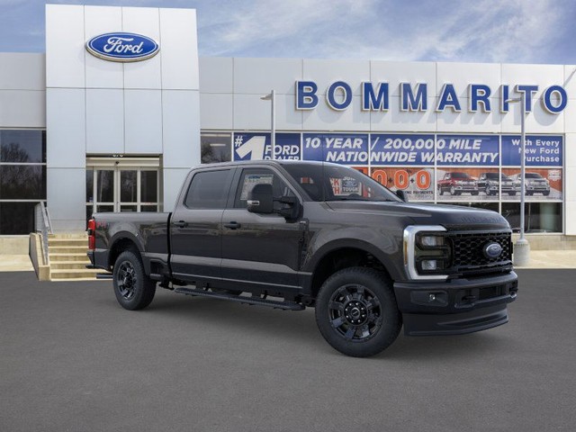 Ford Super Duty F-250 SRW Vehicle Full-screen Gallery Image 7