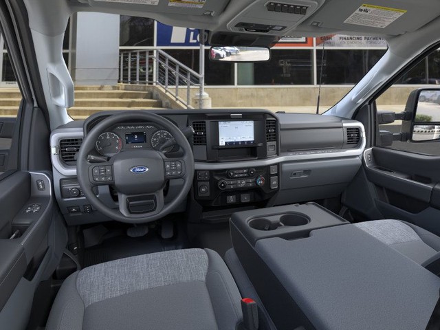 Ford Super Duty F-450 DRW Vehicle Image 09