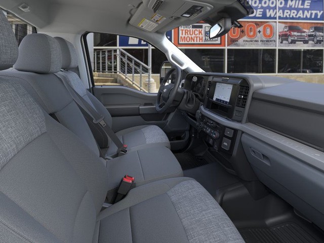 Ford Super Duty F-450 DRW Vehicle Image 11