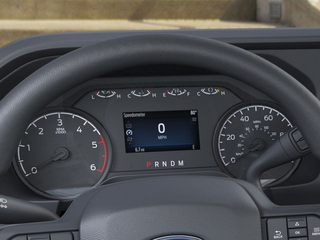 Ford Super Duty F-450 DRW Vehicle Image 13