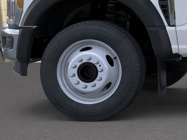 Ford Super Duty F-450 DRW Vehicle Image 19