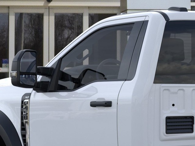 Ford Super Duty F-450 DRW Vehicle Image 20
