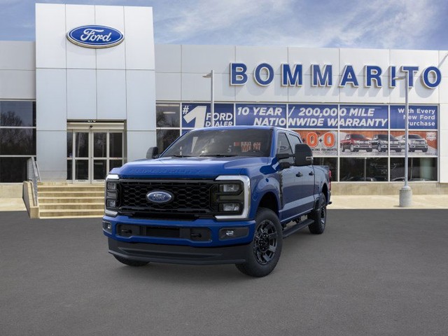 Ford Super Duty F-250 SRW Vehicle Full-screen Gallery Image 2