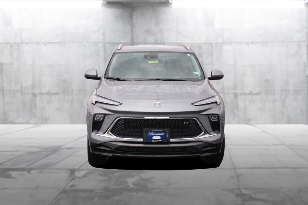 Buick Encore GX Vehicle Full-screen Gallery Image 04