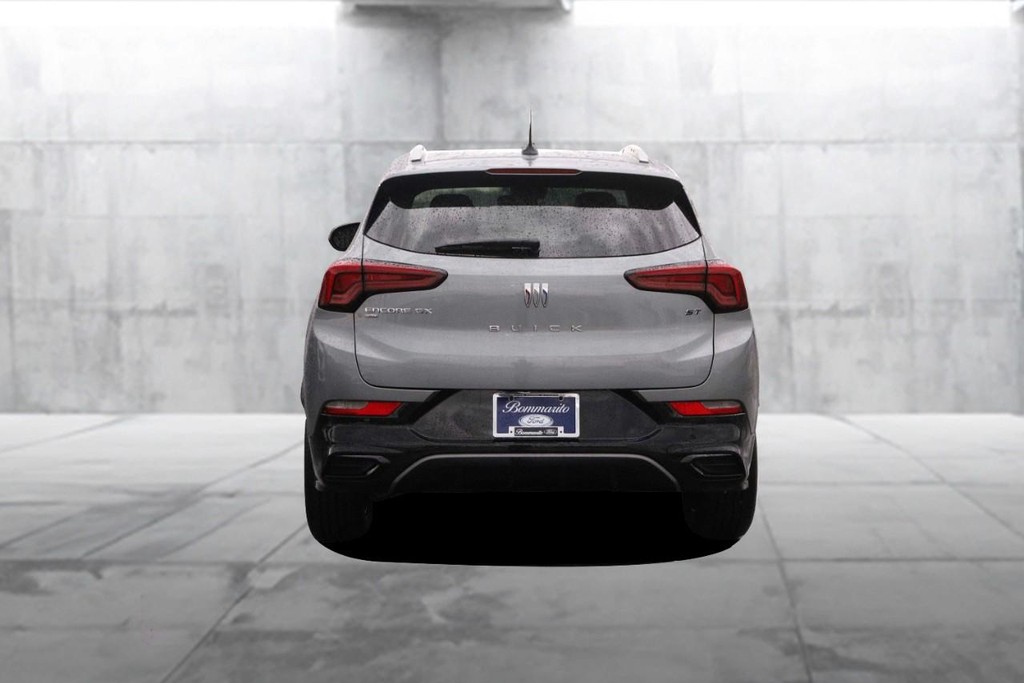 Buick Encore GX Vehicle Full-screen Gallery Image 06