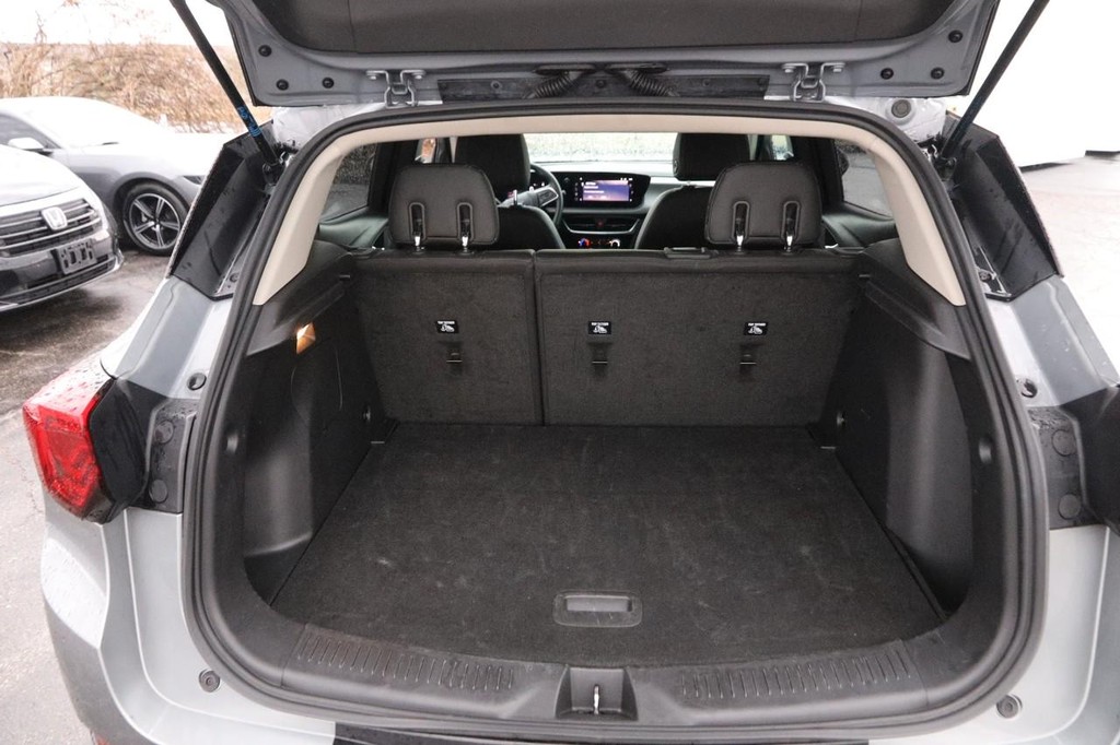 Buick Encore GX Vehicle Full-screen Gallery Image 07