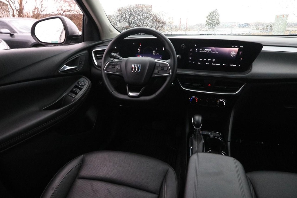 Buick Encore GX Vehicle Full-screen Gallery Image 19