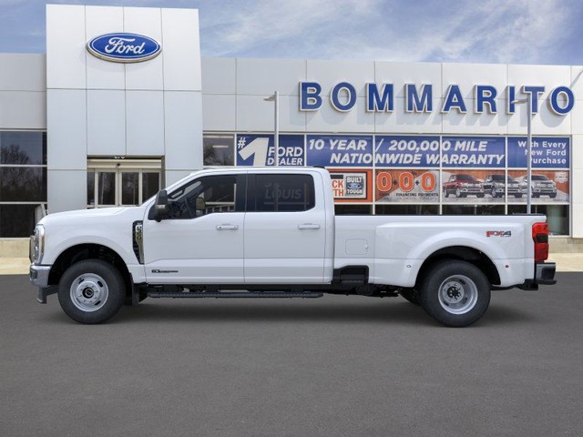 Ford Super Duty F-350 DRW Vehicle Image 03