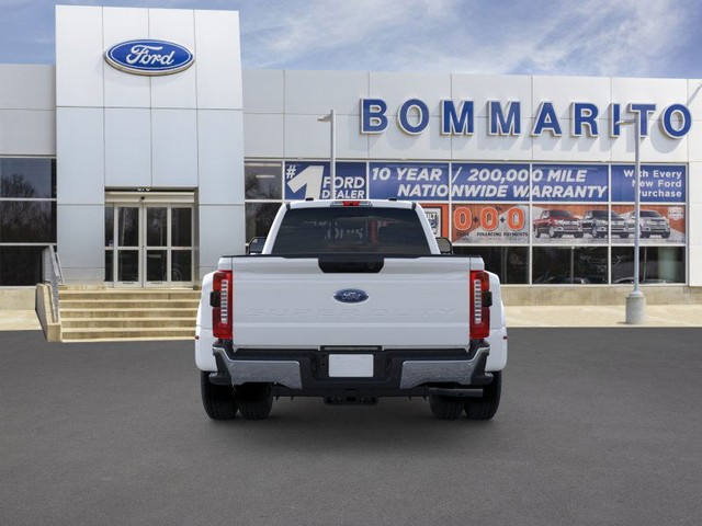 Ford Super Duty F-350 DRW Vehicle Image 05