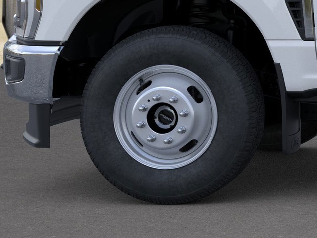 Ford Super Duty F-350 DRW Vehicle Image 19