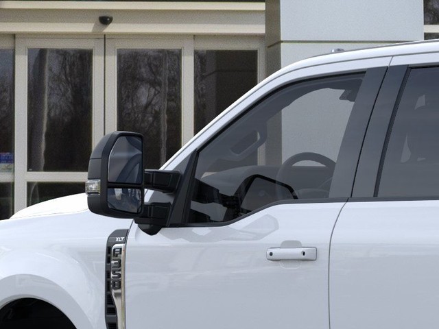 Ford Super Duty F-350 DRW Vehicle Image 20