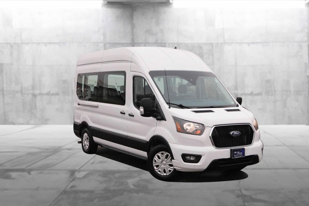 Ford Transit Passenger Wagon Vehicle Full-screen Gallery Image 2