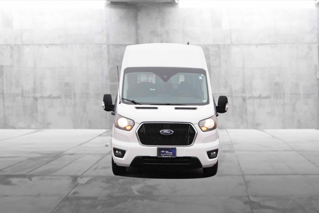 Ford Transit Passenger Wagon Vehicle Full-screen Gallery Image 4