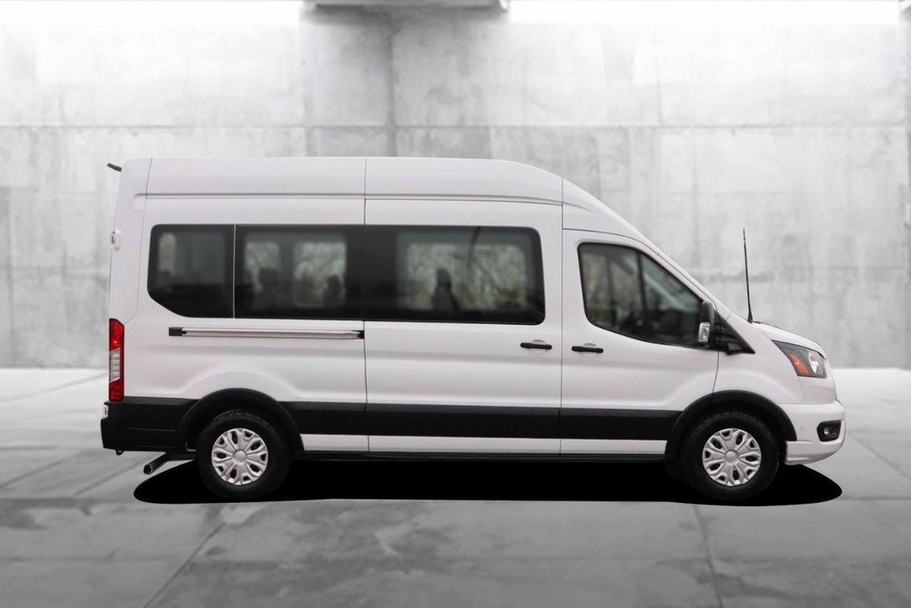 Ford Transit Passenger Wagon Vehicle Full-screen Gallery Image 5