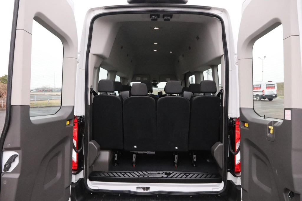 Ford Transit Passenger Wagon Vehicle Full-screen Gallery Image 7