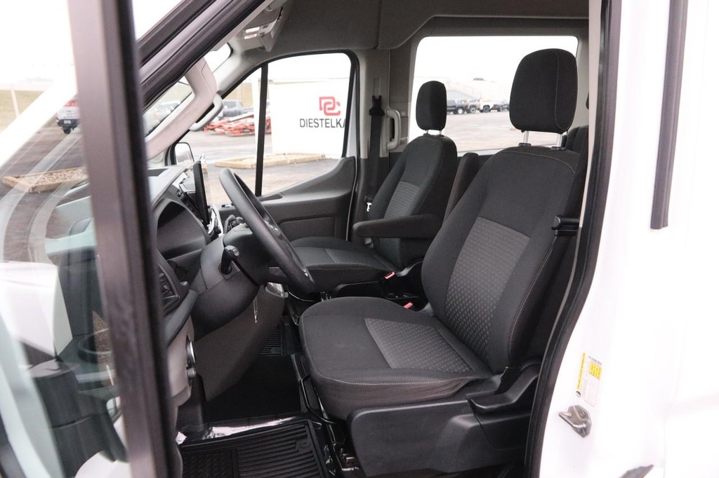 Ford Transit Passenger Wagon Vehicle Full-screen Gallery Image 8