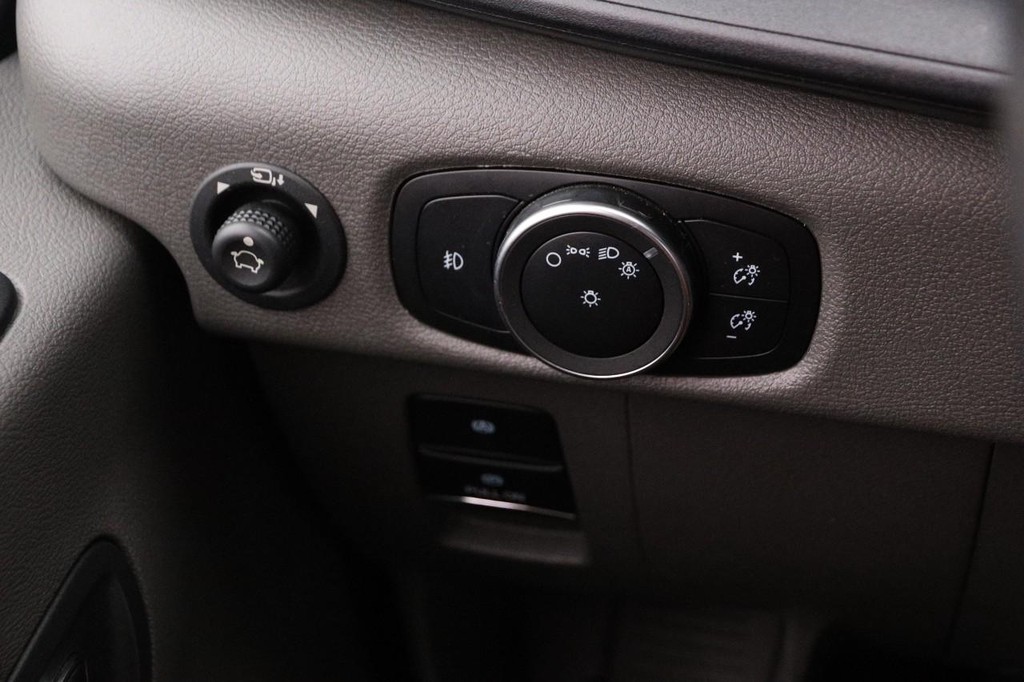 Ford Transit Passenger Wagon Vehicle Full-screen Gallery Image 15