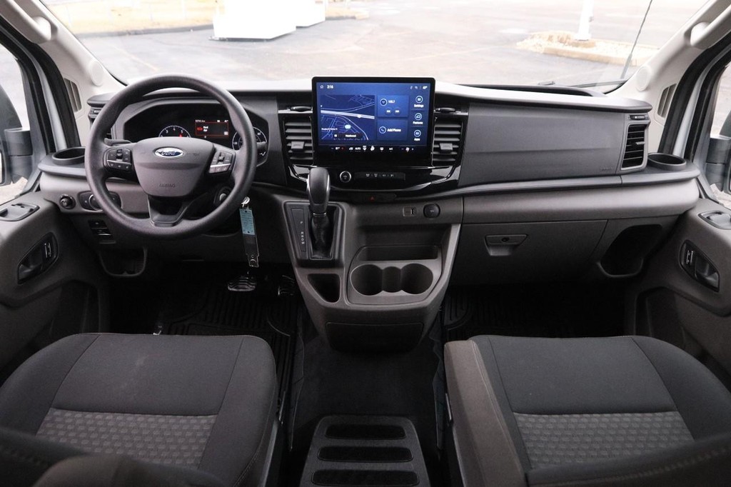 Ford Transit Passenger Wagon Vehicle Full-screen Gallery Image 16