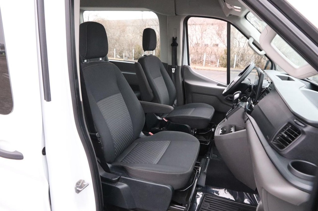 Ford Transit Passenger Wagon Vehicle Full-screen Gallery Image 22