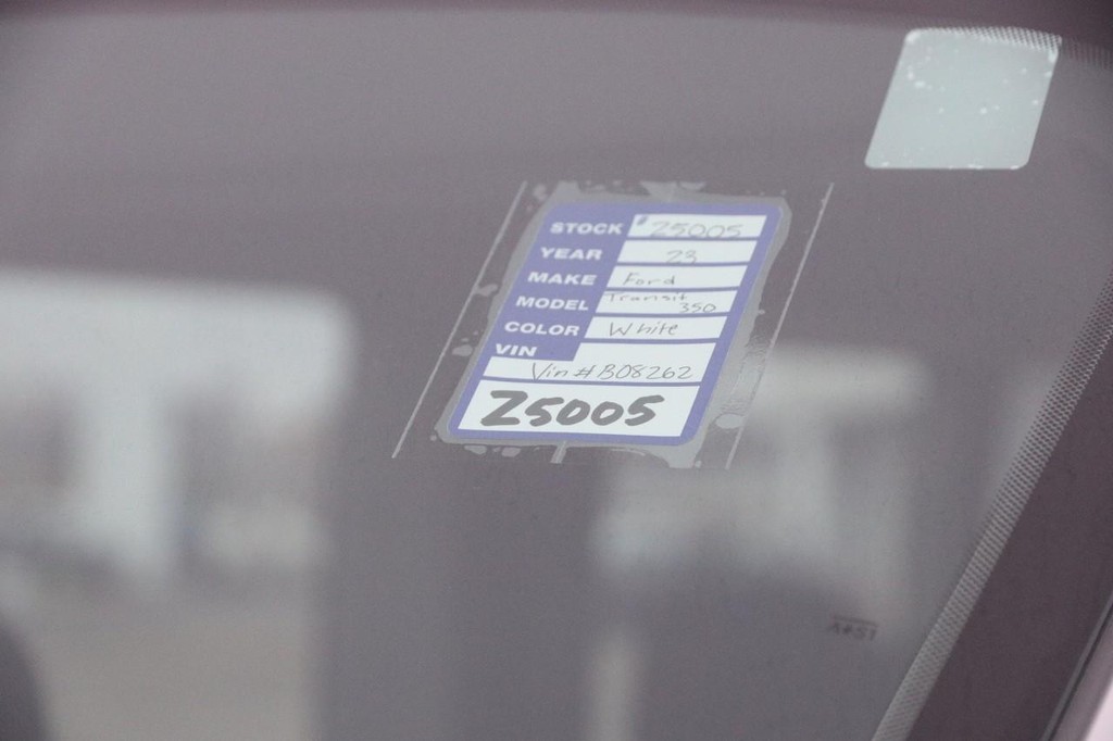 Ford Transit Passenger Wagon Vehicle Full-screen Gallery Image 24