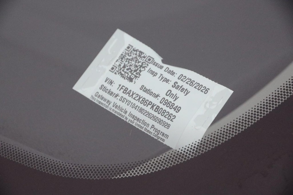 Ford Transit Passenger Wagon Vehicle Full-screen Gallery Image 25