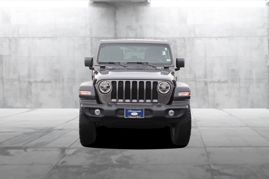 Jeep Wrangler Vehicle Image 04