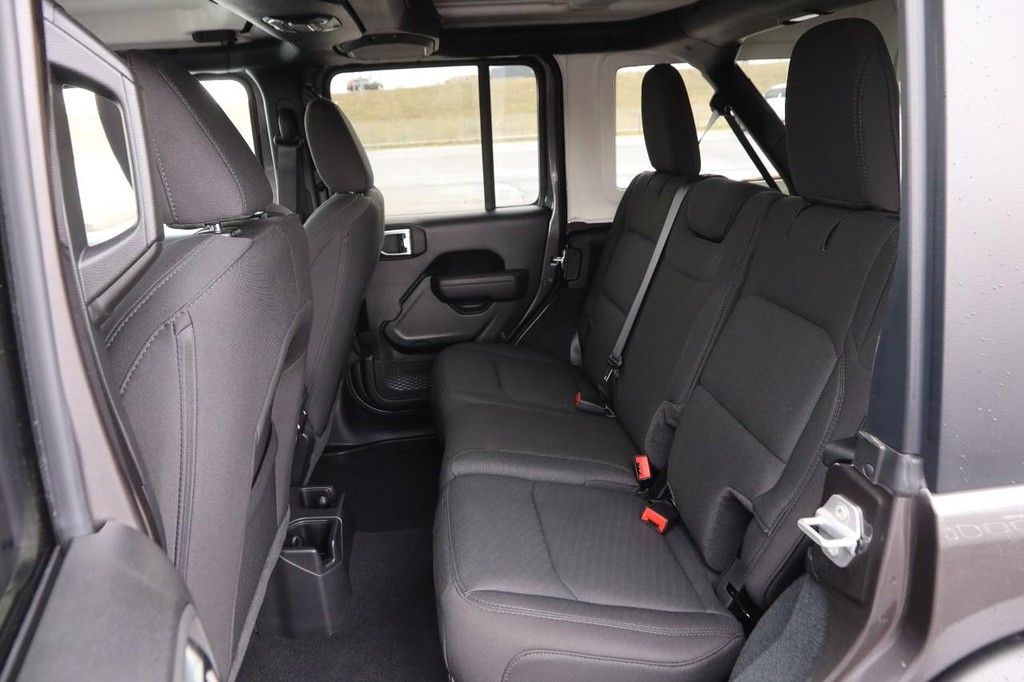 Jeep Wrangler Vehicle Image 09