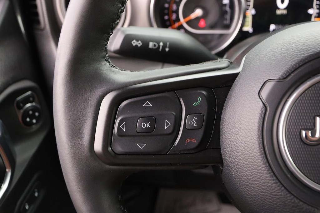 Jeep Wrangler Vehicle Image 11