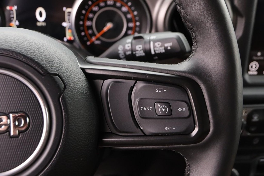 Jeep Wrangler Vehicle Image 12