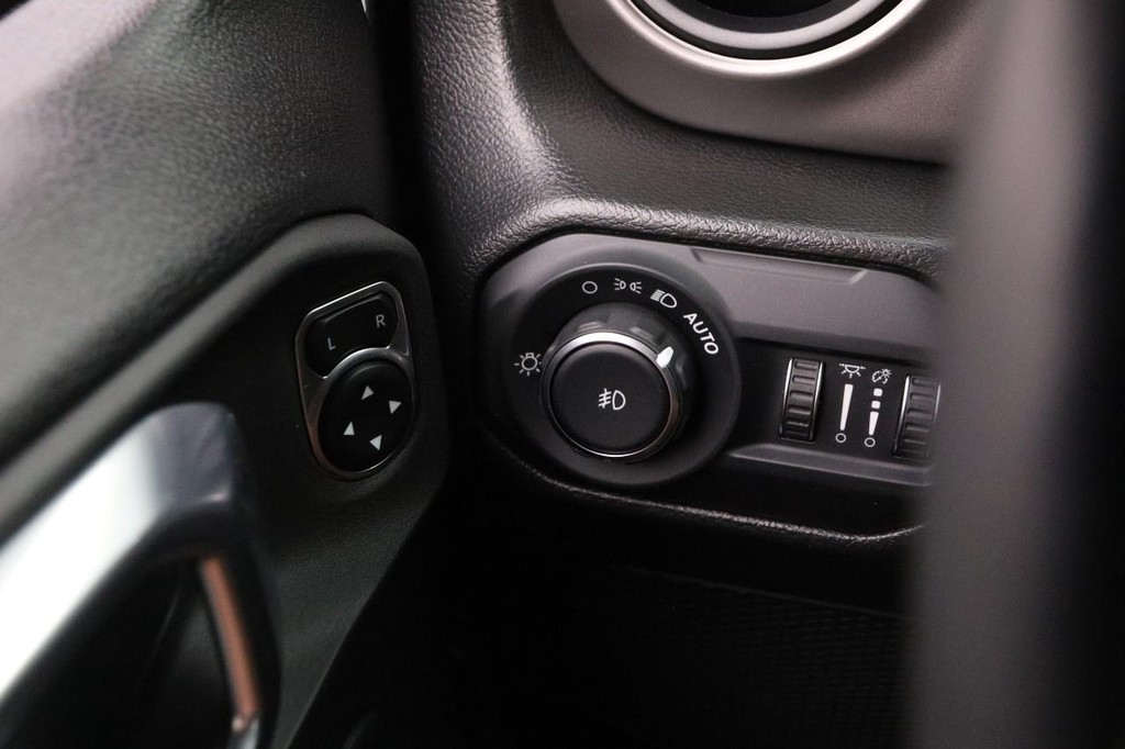 Jeep Wrangler Vehicle Image 20